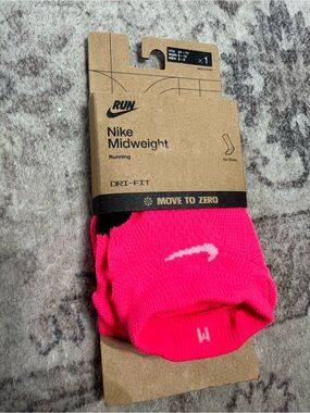 Nike Midweight Running No-Show Socks in Hyper Pink